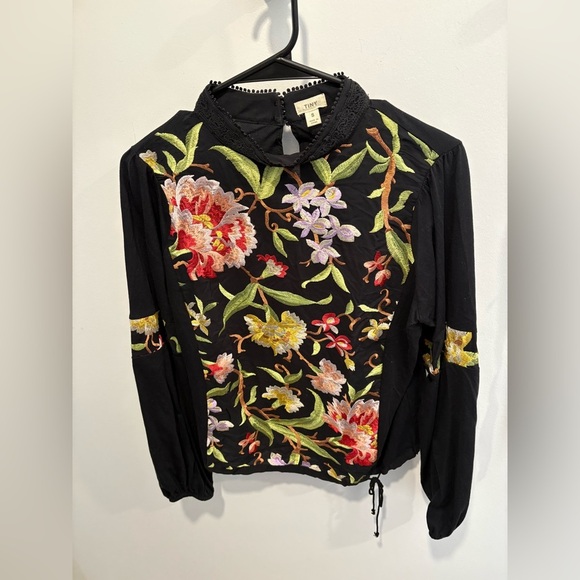 LIKE NEW- TINY BY ANTHROPOLOGIE Embroidered FLORAL BLOUSE - Size small - Picture 4 of 10